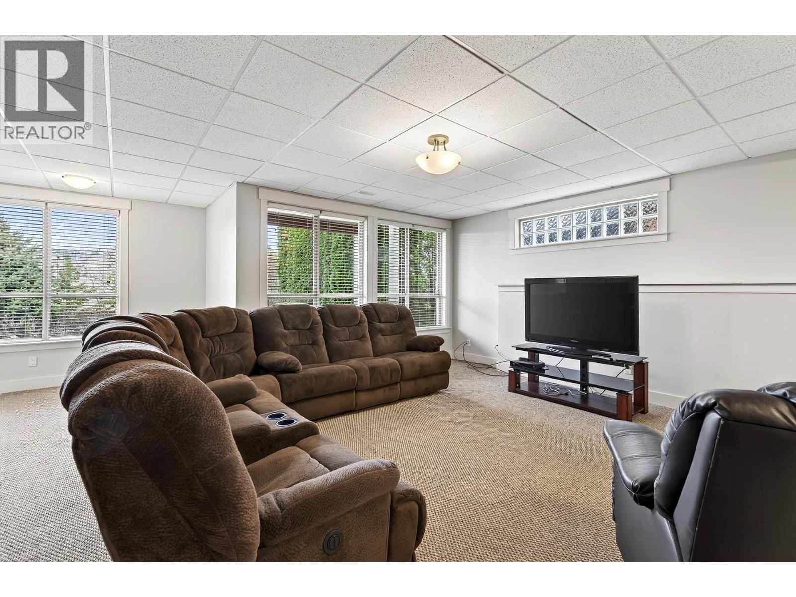 1990 KECHIKA STREET - 52