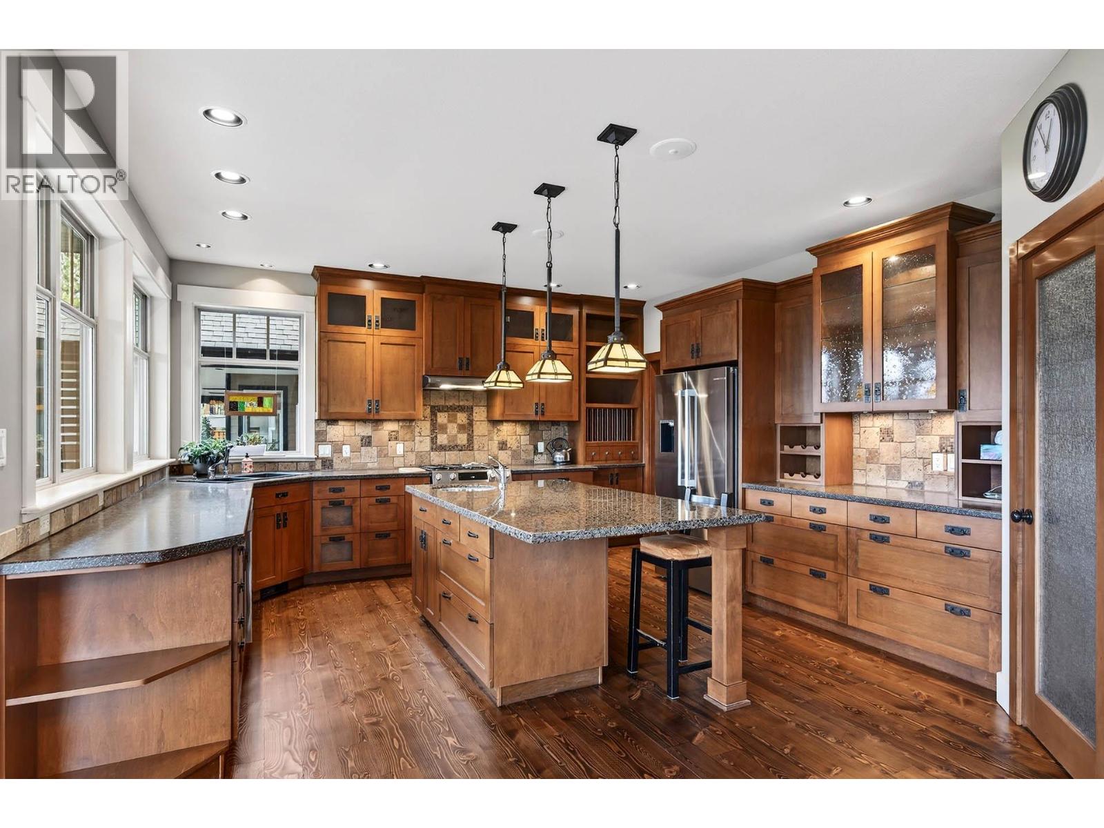 1990 KECHIKA STREET - 15