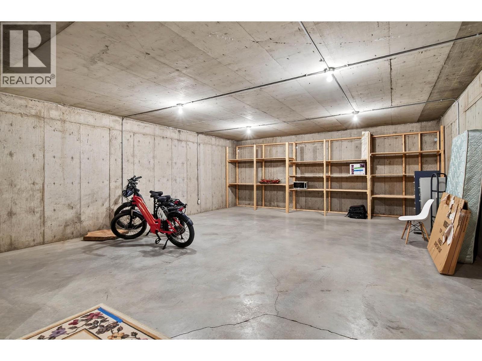 1990 KECHIKA STREET - 61