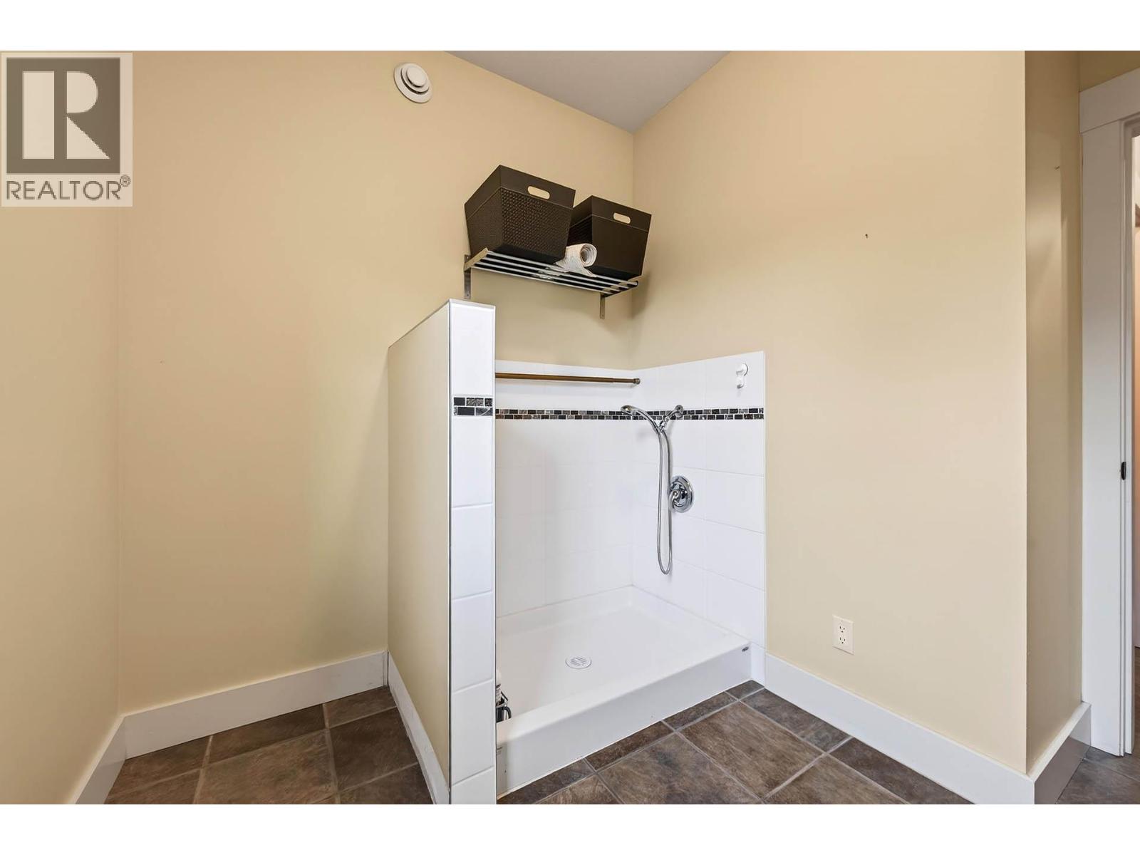 1990 KECHIKA STREET - 25