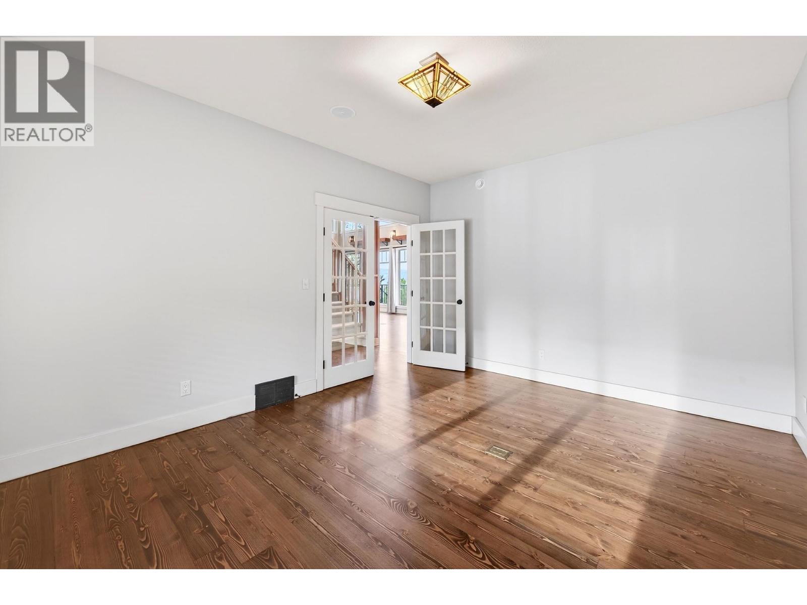 1990 KECHIKA STREET - 5