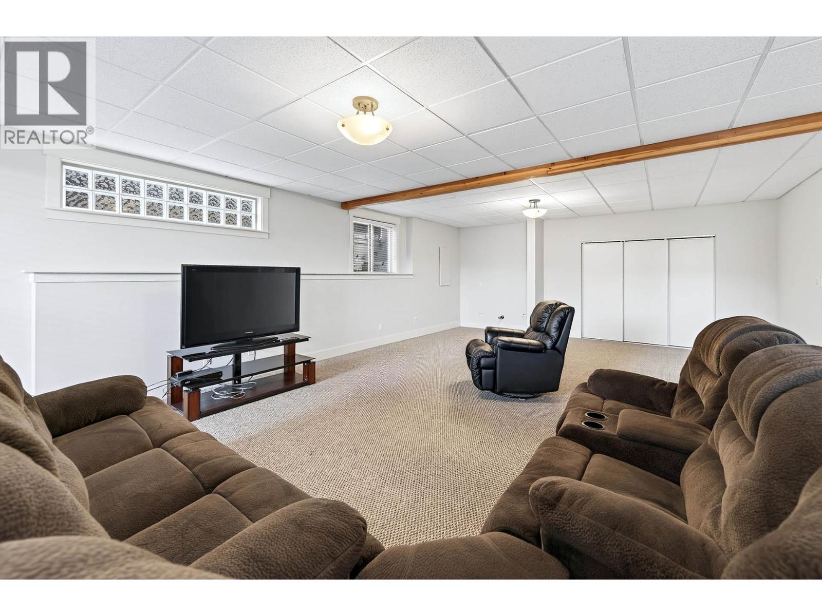 1990 KECHIKA STREET - 54