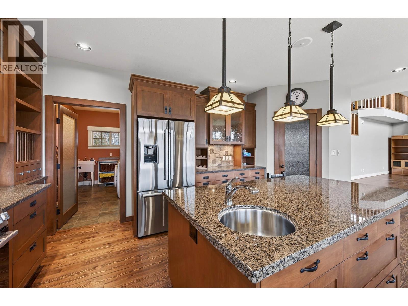 1990 KECHIKA STREET - 20