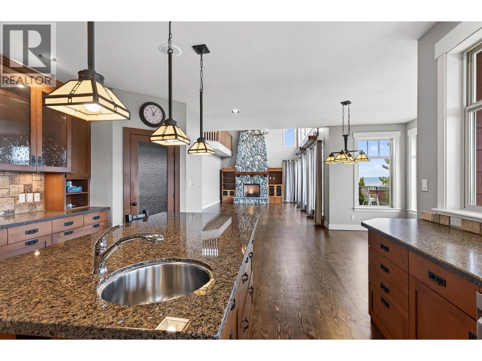 1990 KECHIKA STREET - 21