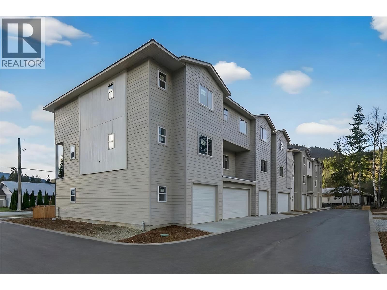 3 222 Temple Street, Sicamous