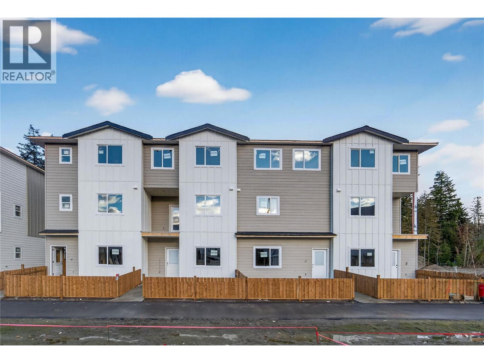 3 222 Temple Street, Sicamous