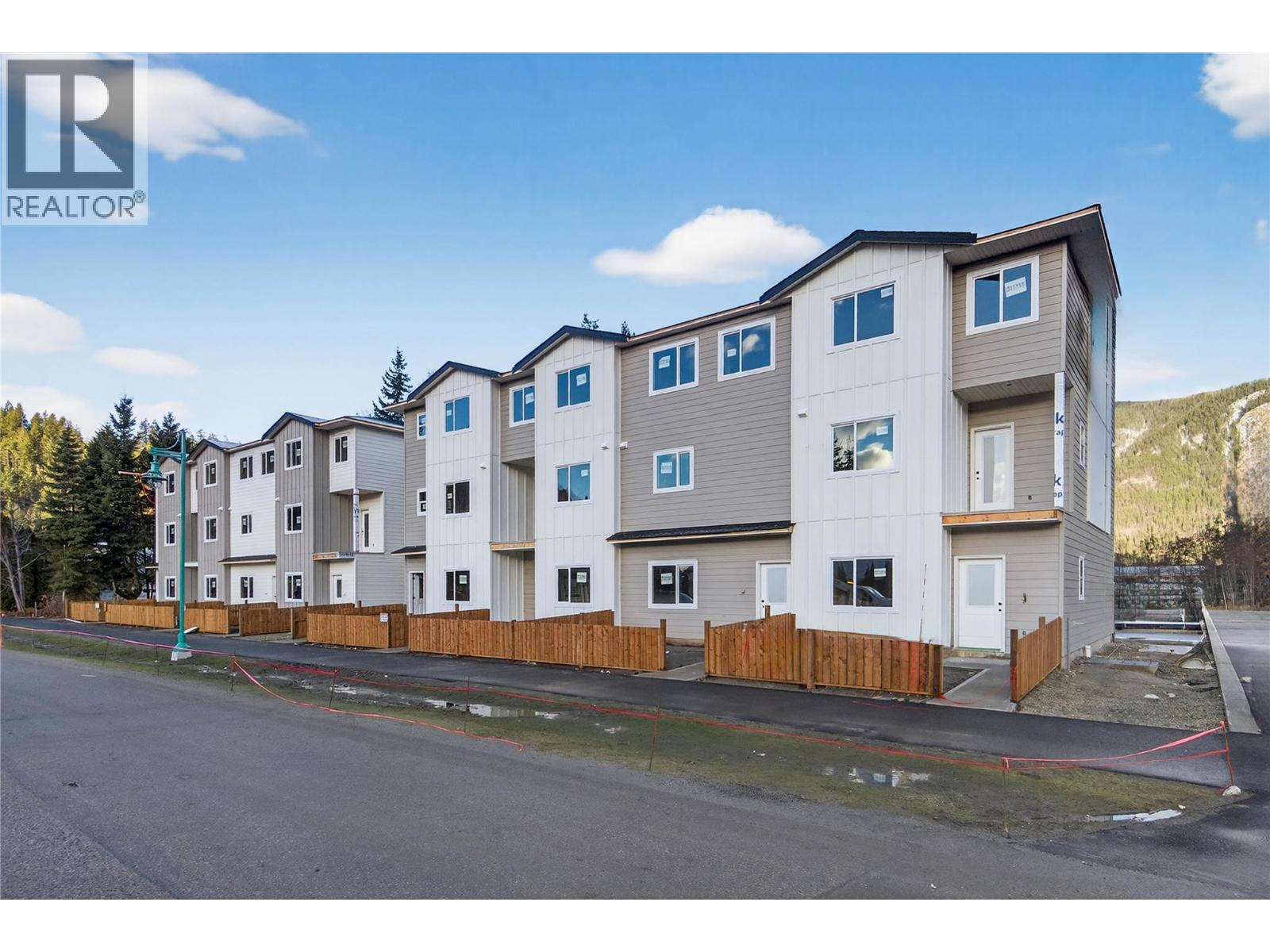 3 222 Temple Street, Sicamous