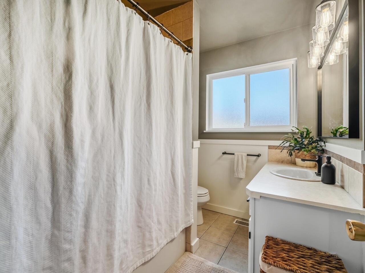 9492 113B Street, Delta