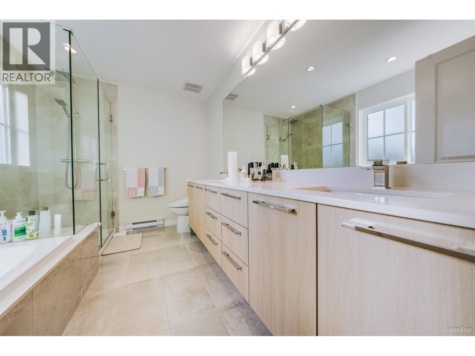 #16-5311 ADMIRAL Way, Delta