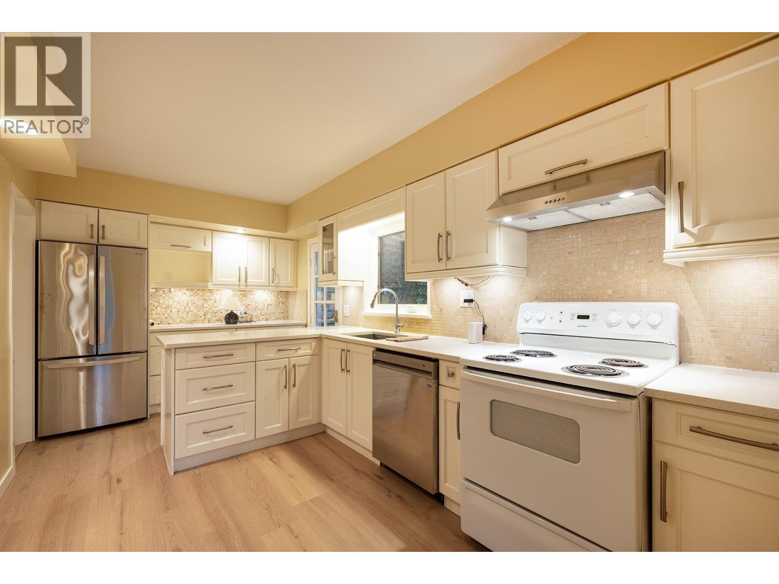 111 BONNYMUIR DRIVE, West Vancouver