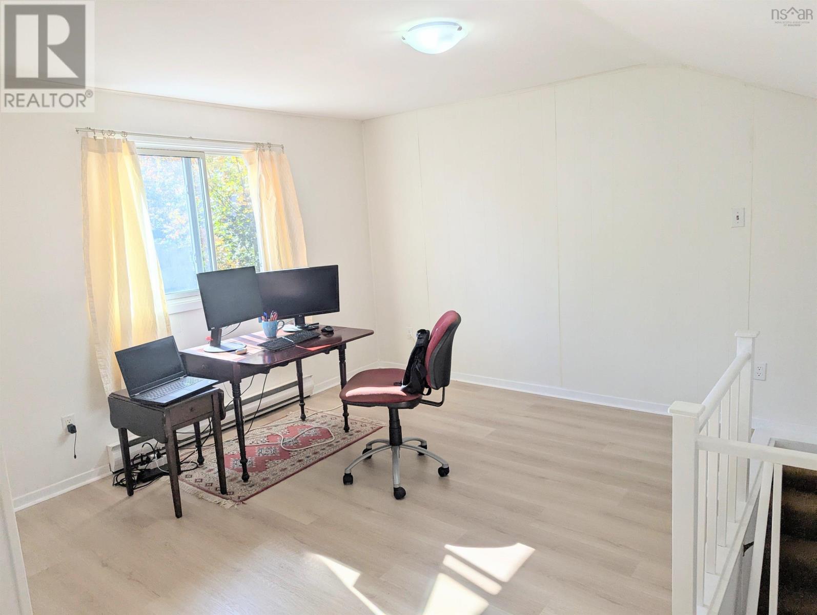 Property 15 of 34 of 28 Piers Avenue