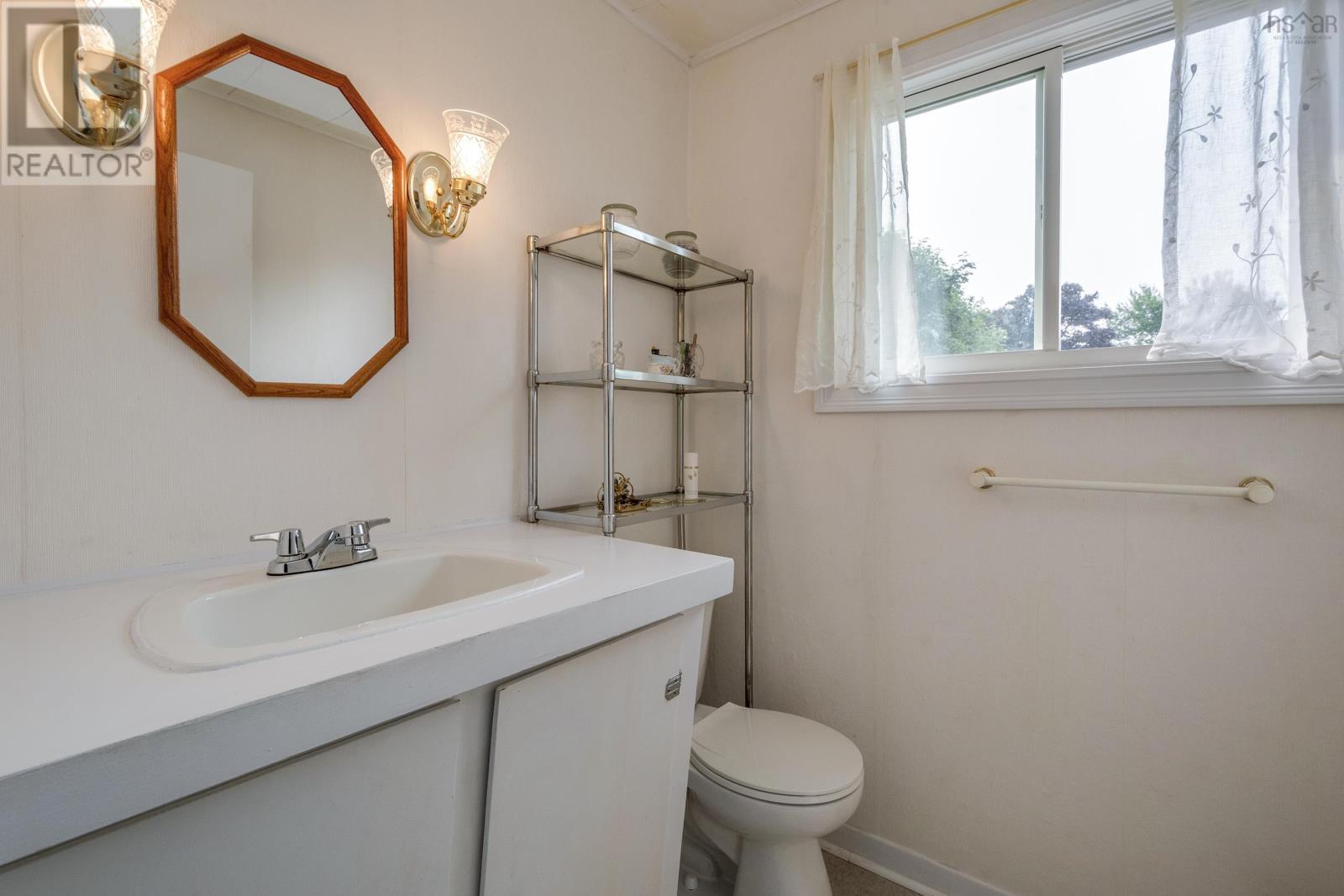 Property 17 of 34 of 28 Piers Avenue