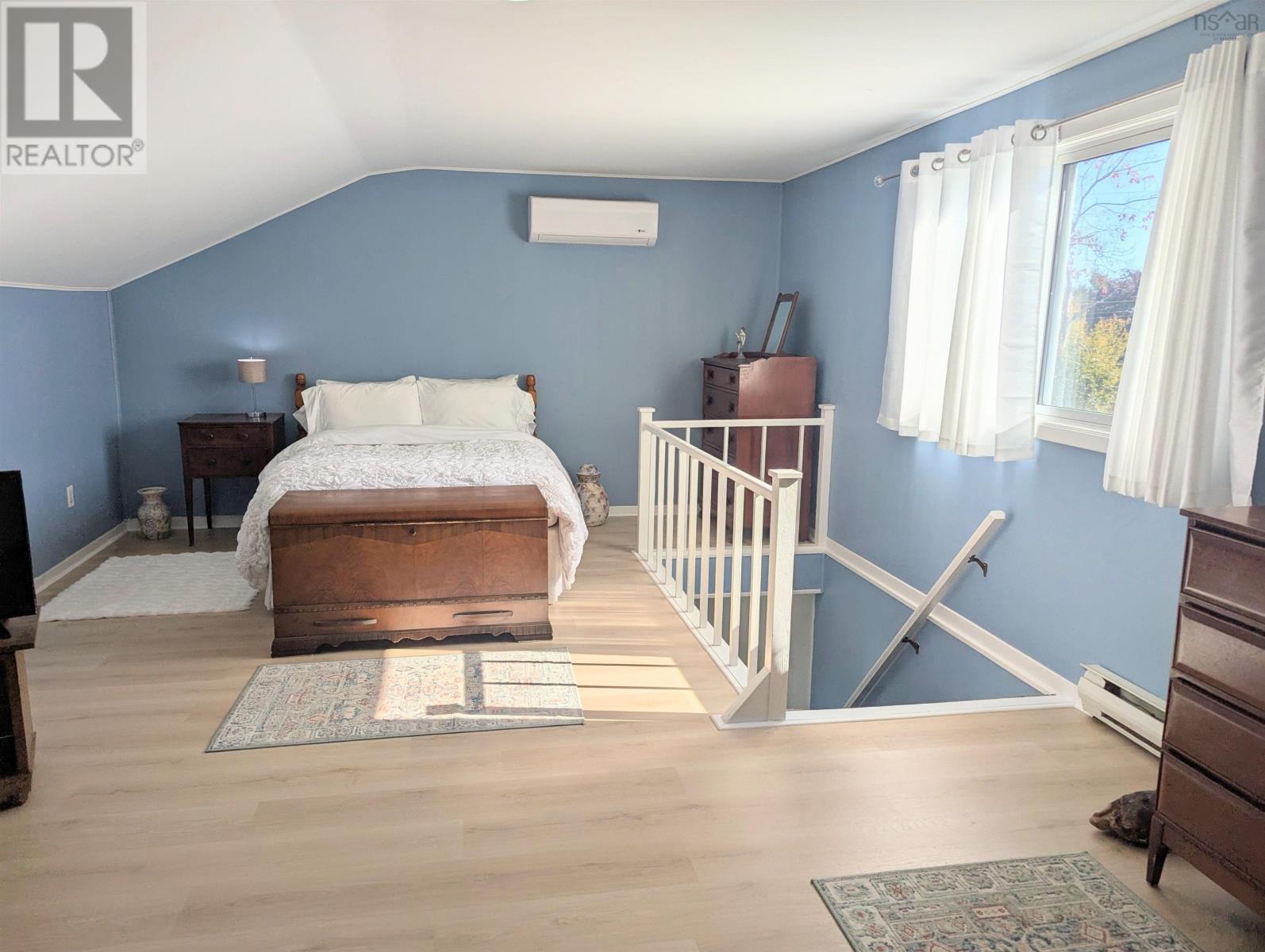 Property 14 of 34 of 28 Piers Avenue