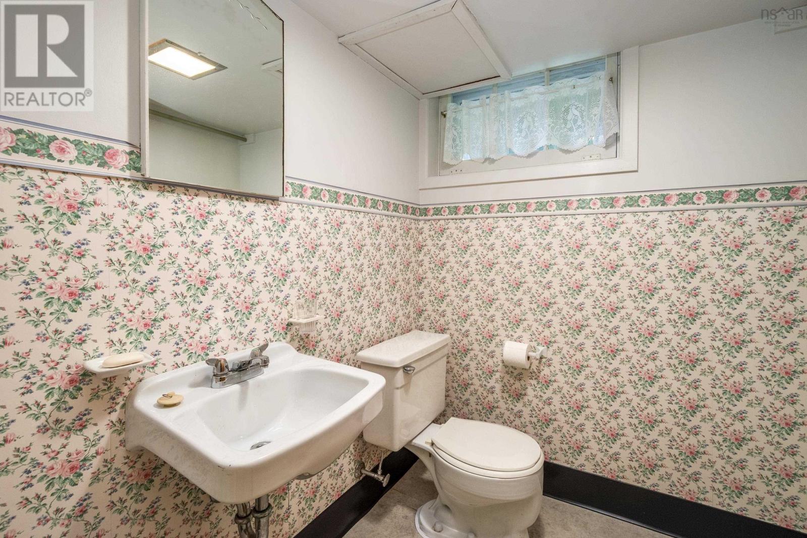 Property 20 of 34 of 28 Piers Avenue