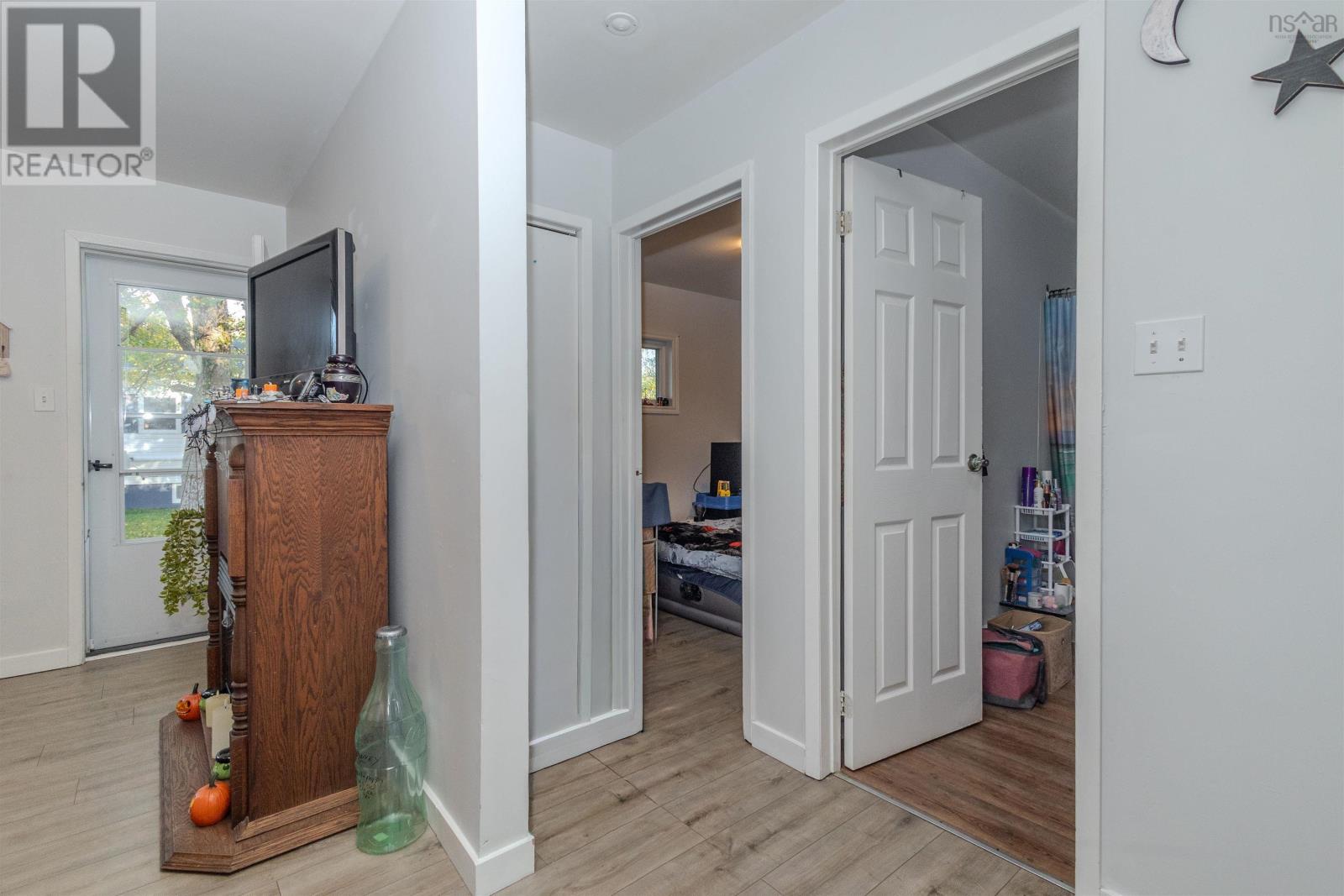 Property 4 of 23 of 19 Holland Street