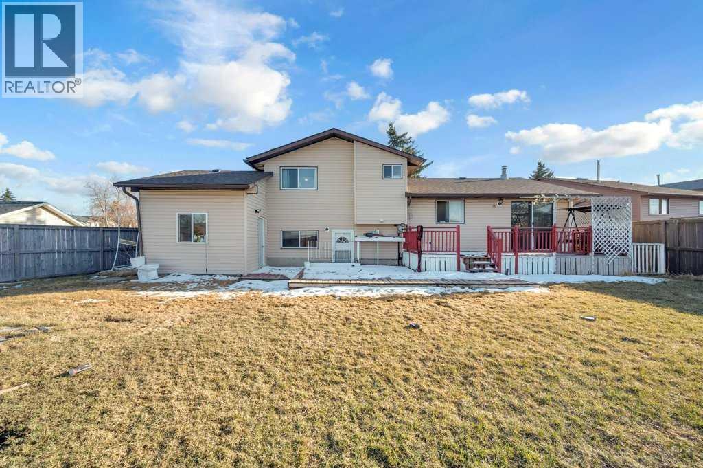 Single Family House 4 Level for Sale in  Castledale Crescent NE Castleridge Calgary 
