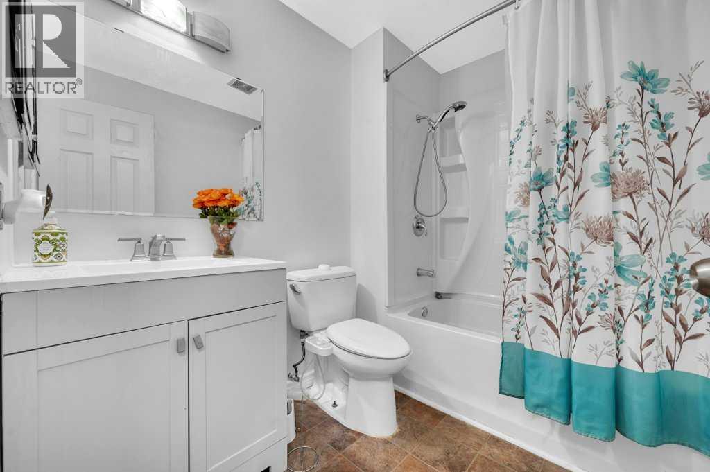 Single Family House 4 Level for Sale in  Castledale Crescent NE Castleridge Calgary 