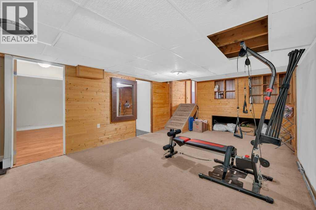 Single Family House 4 Level for Sale in  Castledale Crescent NE Castleridge Calgary 