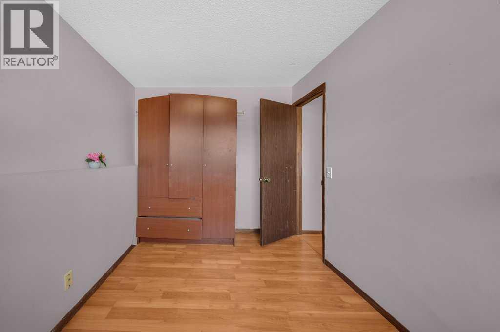 Single Family House 4 Level for Sale in  Castledale Crescent NE Castleridge Calgary 