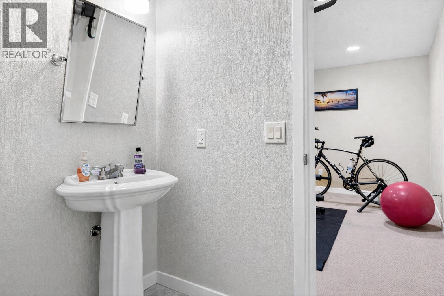 1 1450 Rose Meadow Drive, West Kelowna