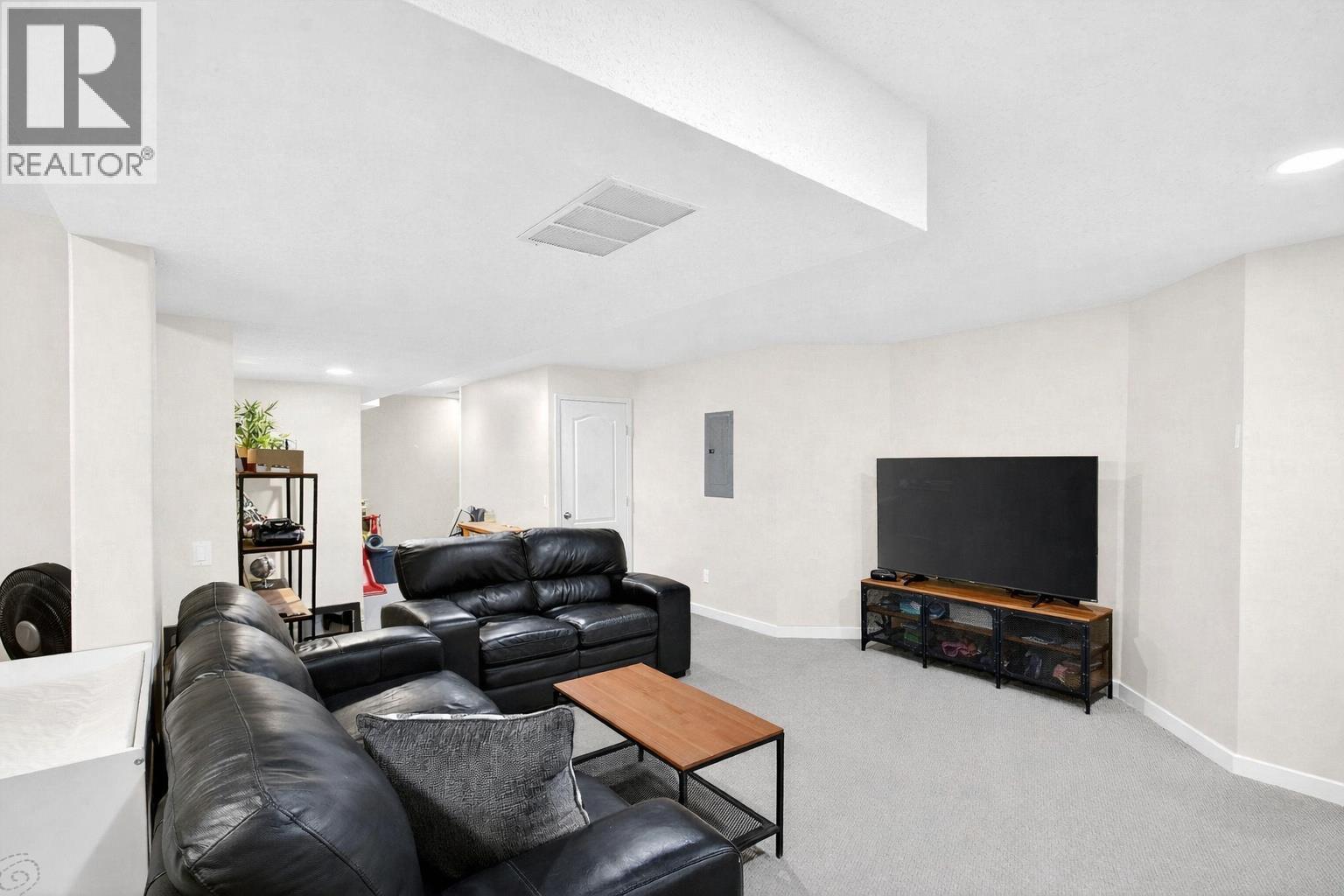 1 1450 Rose Meadow Drive, West Kelowna