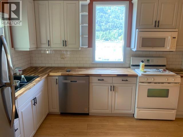 915 Front Street - 2