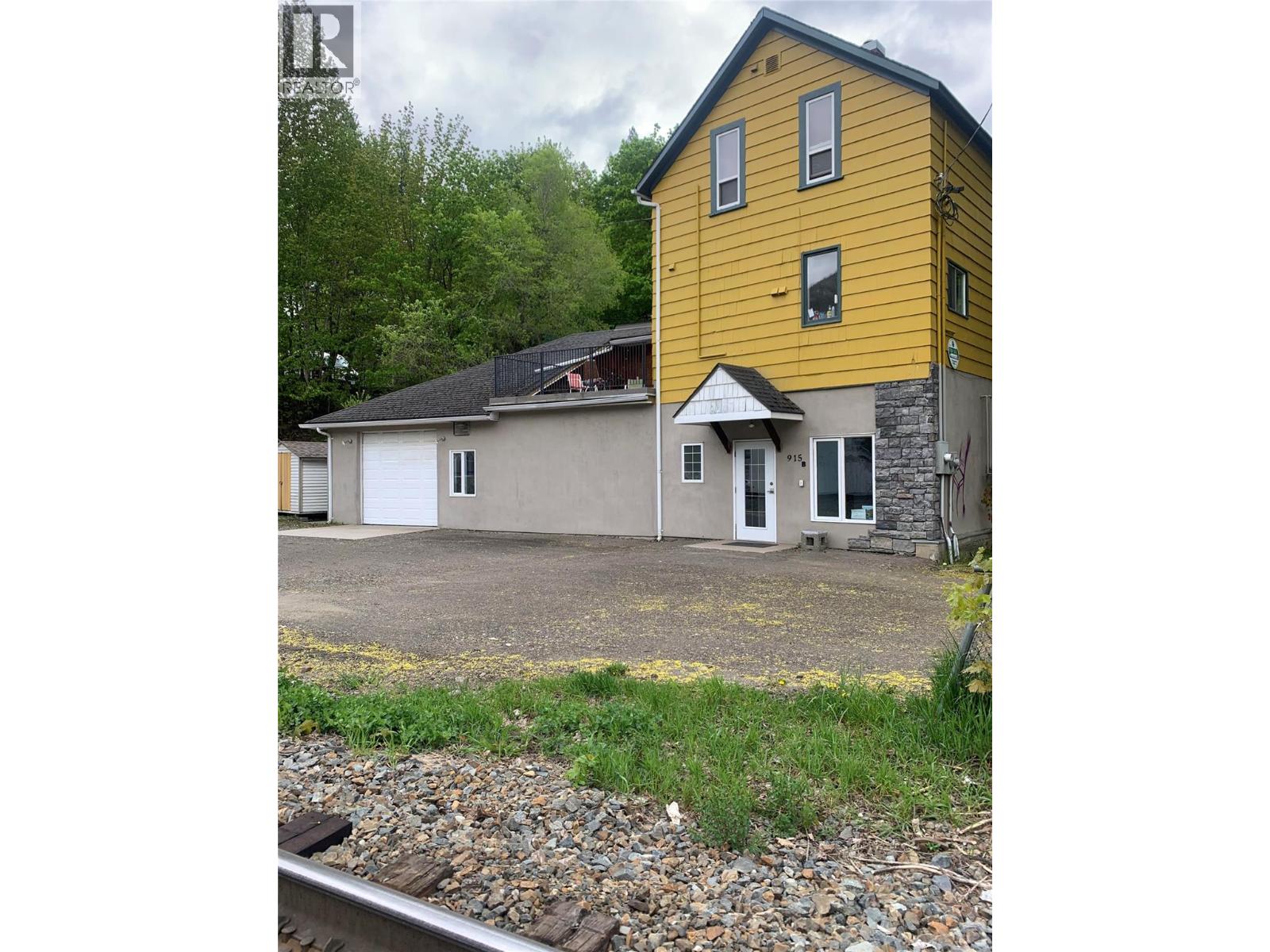 915 Front Street - 20