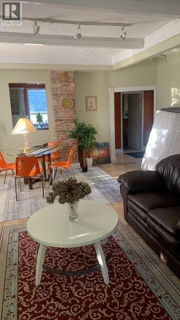 915 Front Street - 4