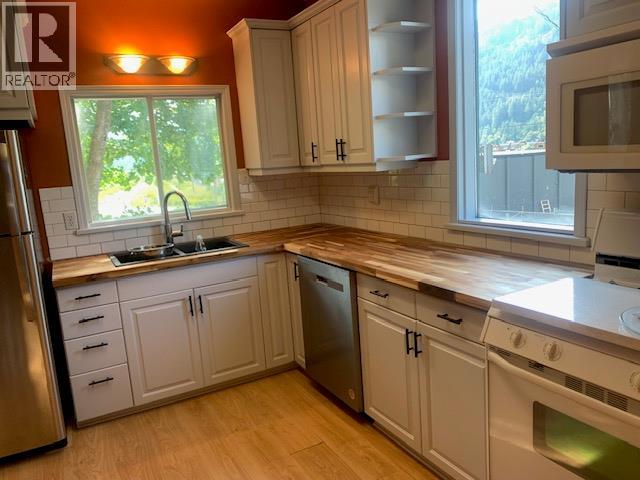 915 Front Street - 6