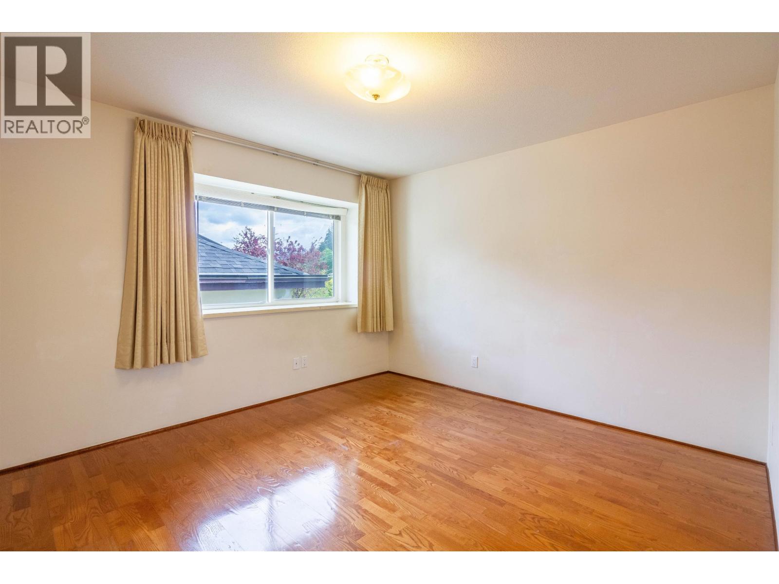 7286 BARNET ROAD, Burnaby