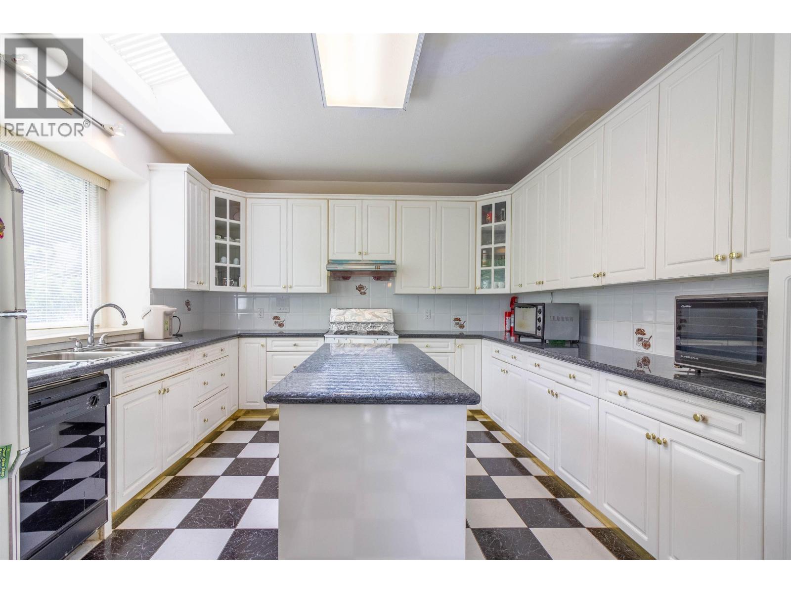 7286 BARNET ROAD, Burnaby