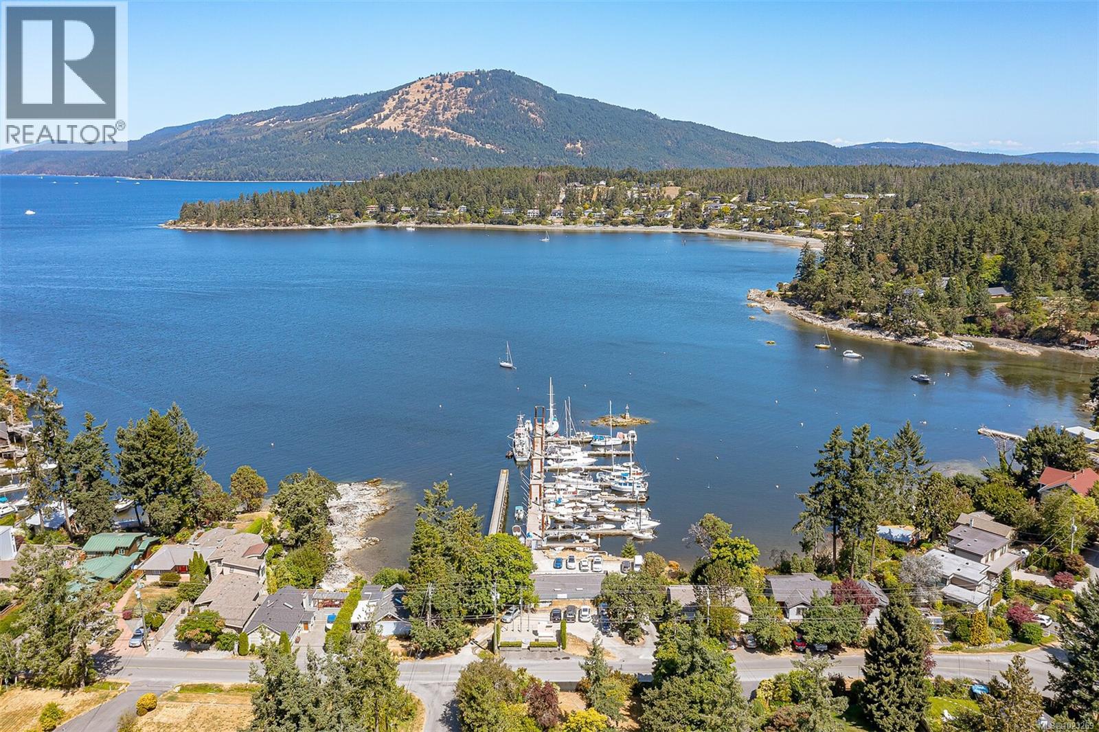  10915 Deep Cove Road, North Saanich