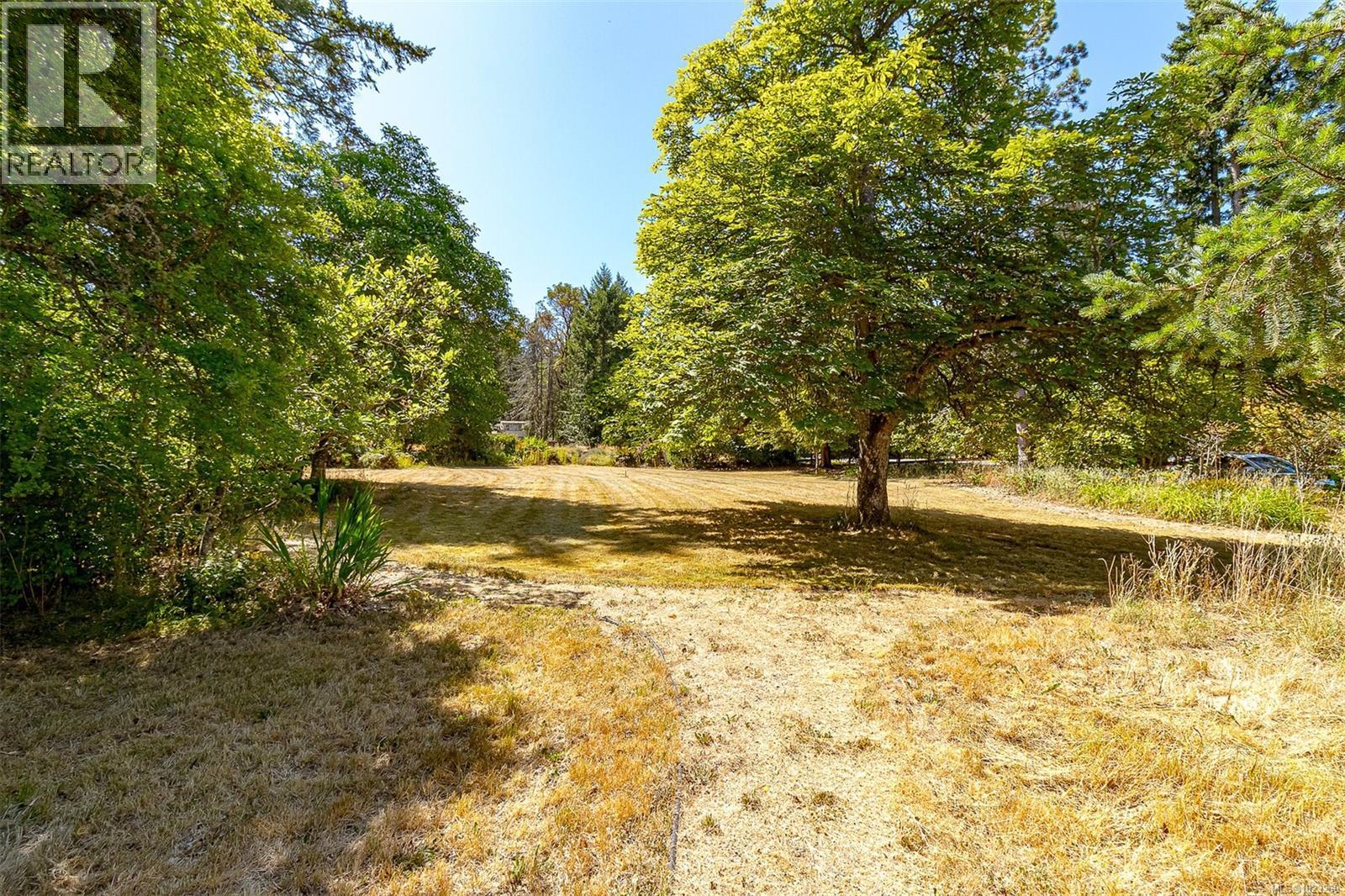  10915 Deep Cove Road, North Saanich