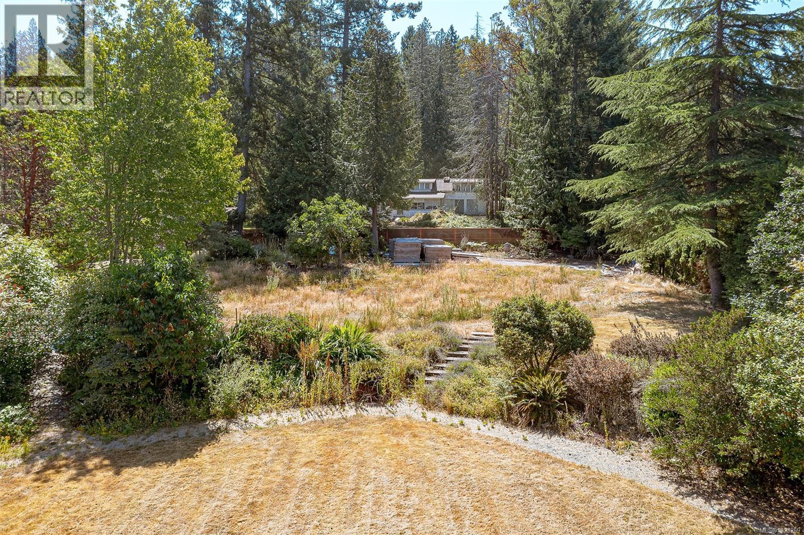  10915 Deep Cove Road, North Saanich