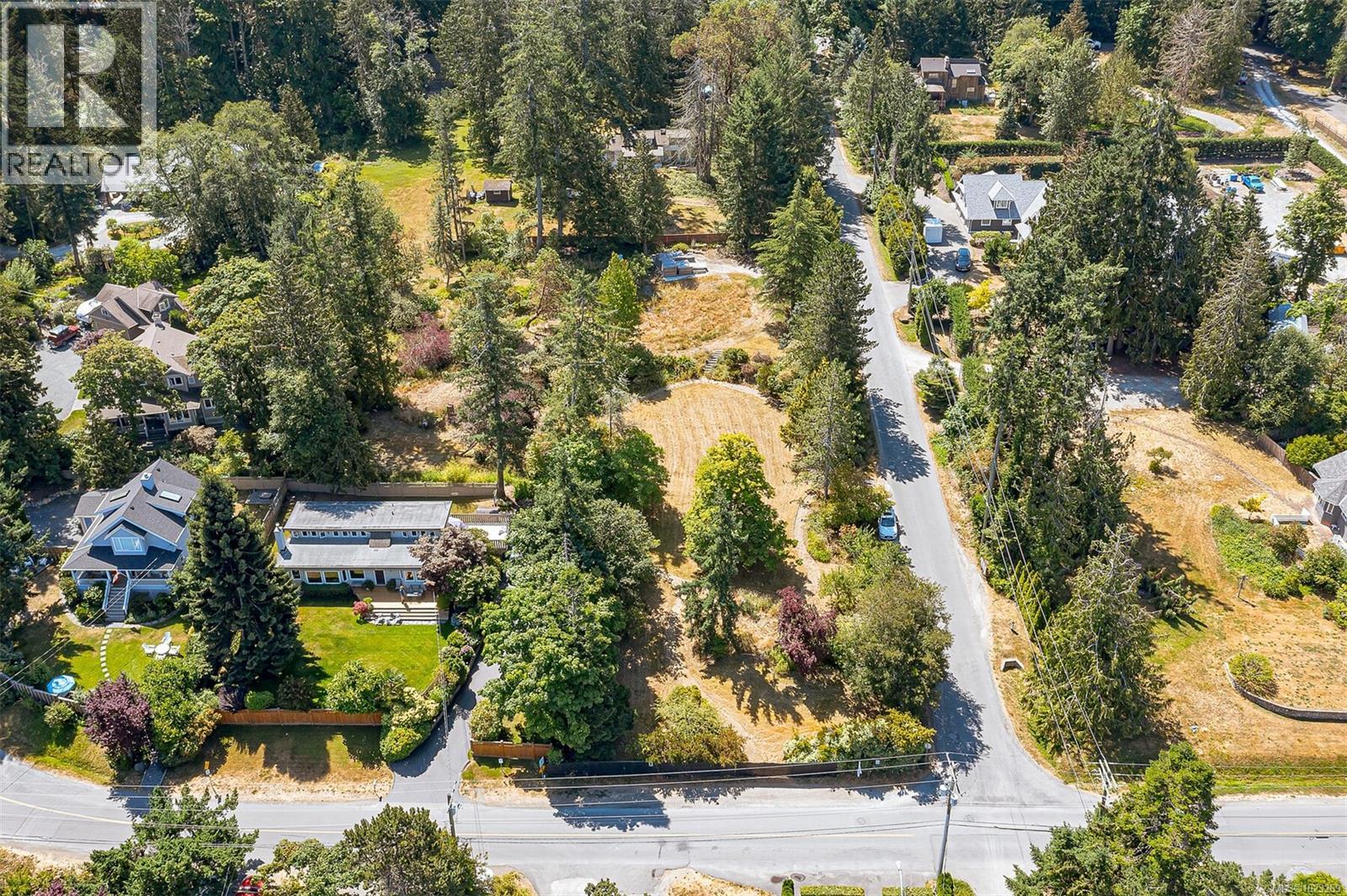  10915 Deep Cove Road, North Saanich