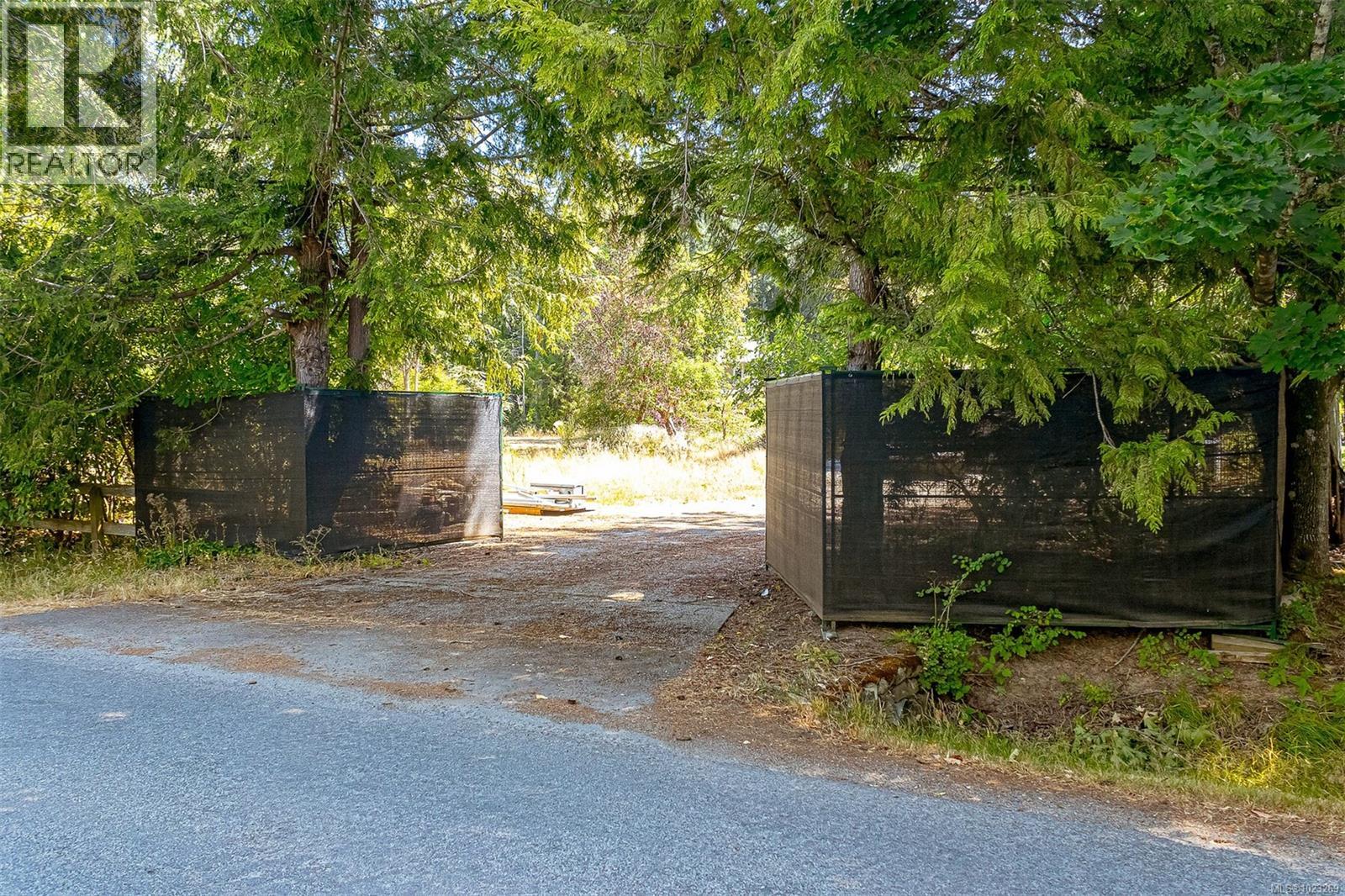  10915 Deep Cove Road, North Saanich