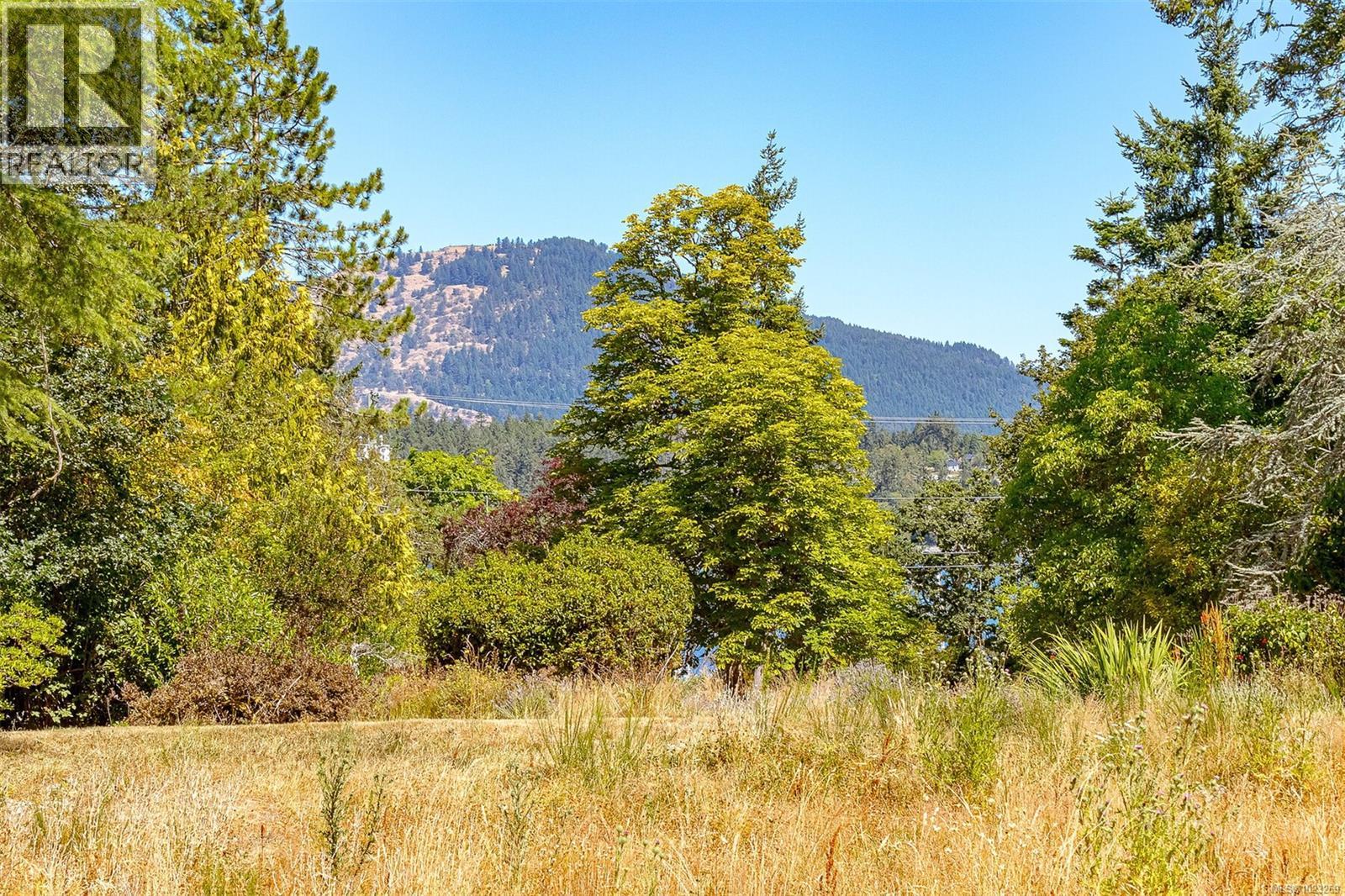  10915 Deep Cove Road, North Saanich