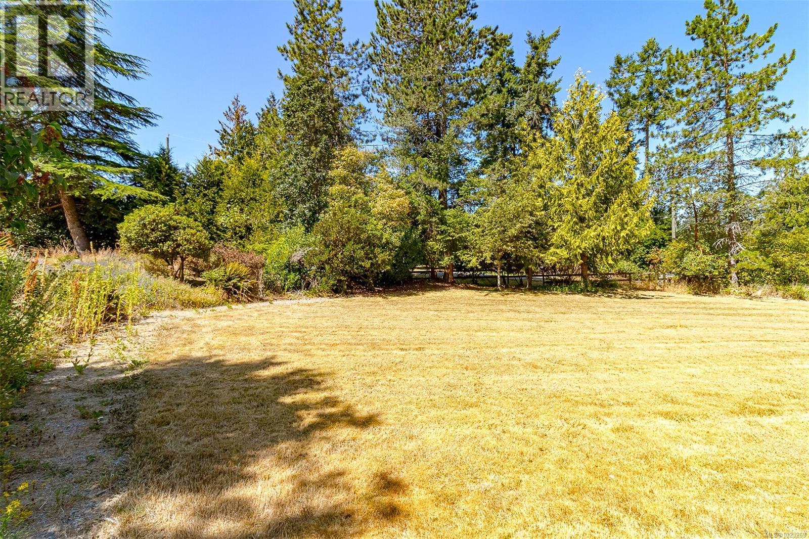  10915 Deep Cove Road, North Saanich