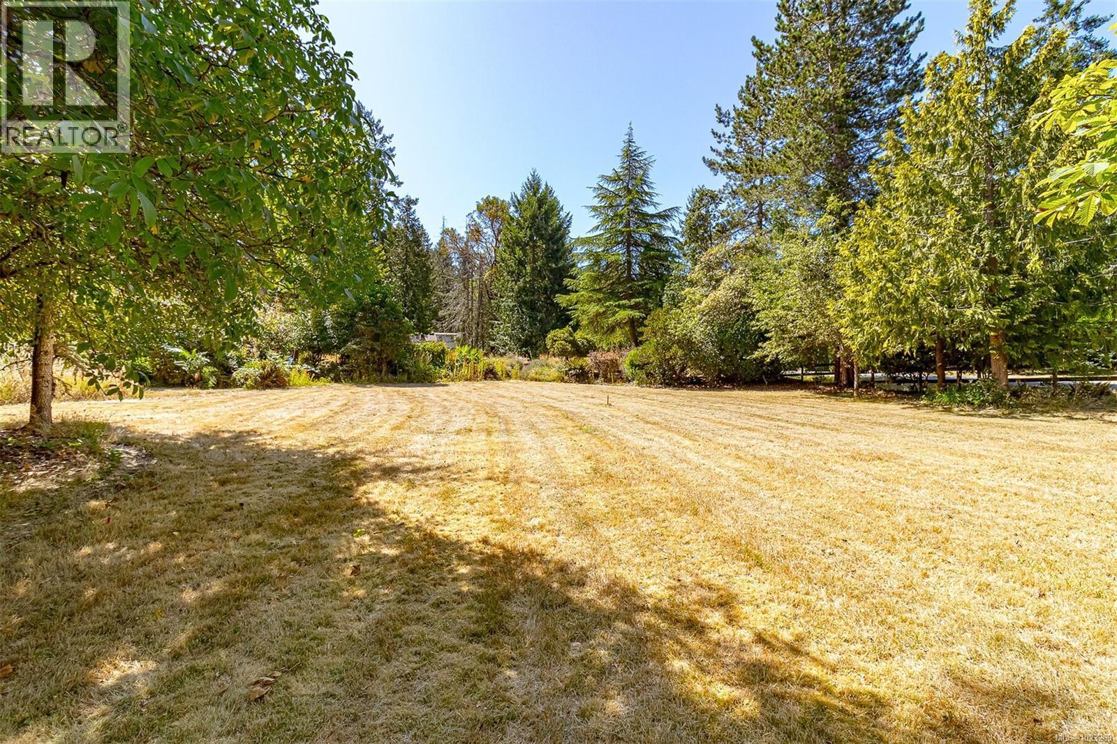  10915 Deep Cove Road, North Saanich