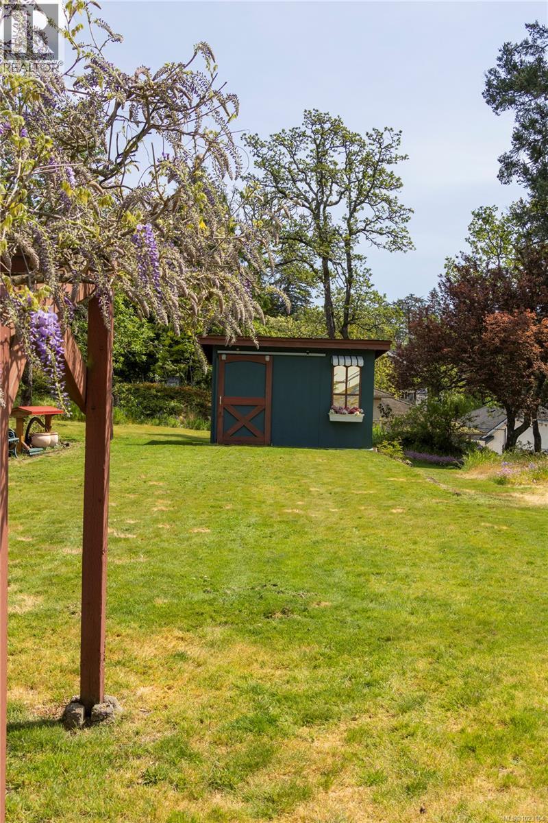  3815 Wilkinson Road, Saanich