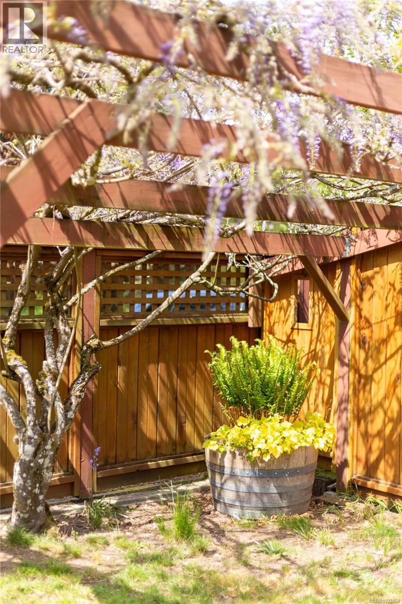  3815 Wilkinson Road, Saanich