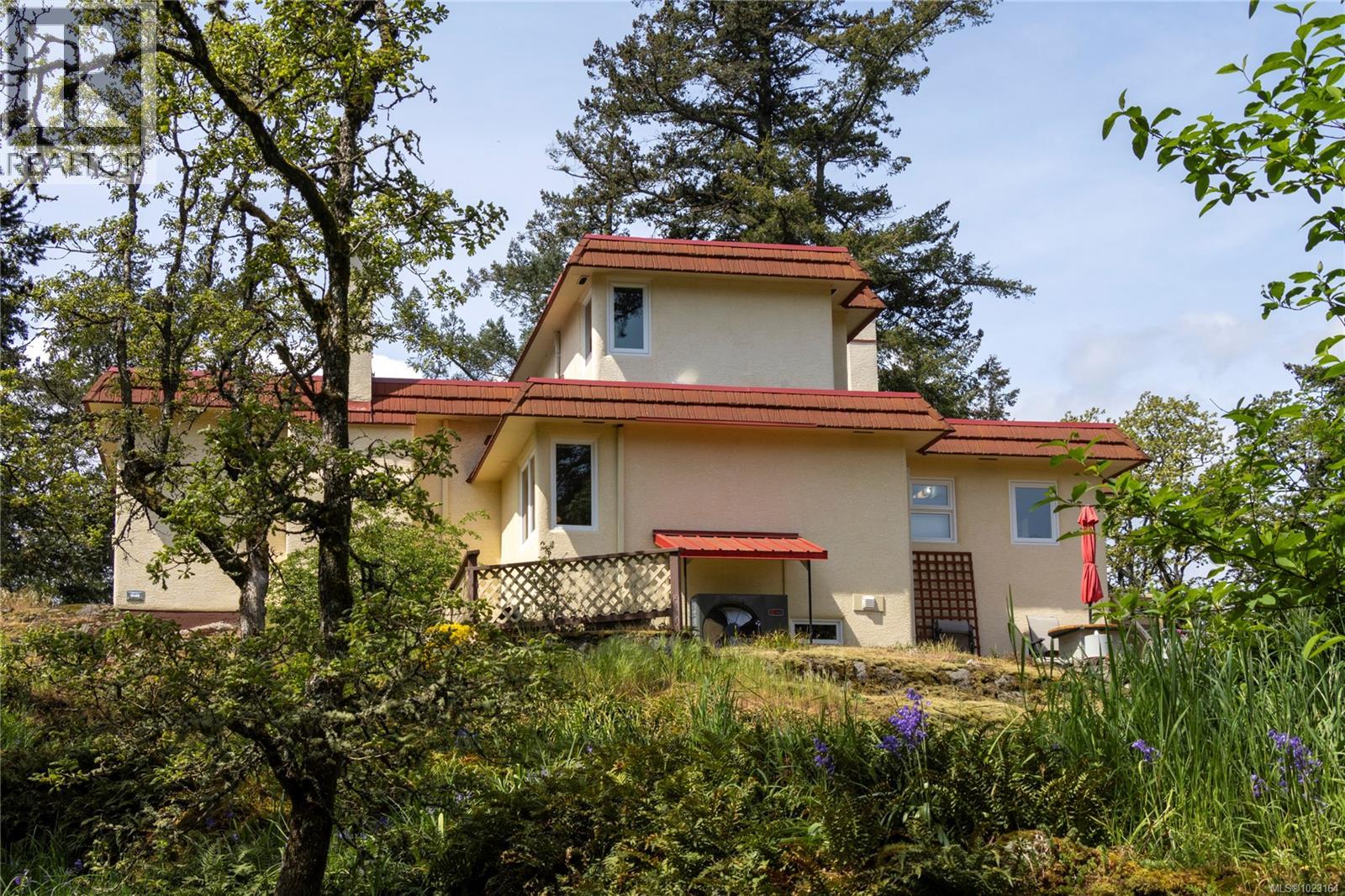  3815 Wilkinson Road, Saanich