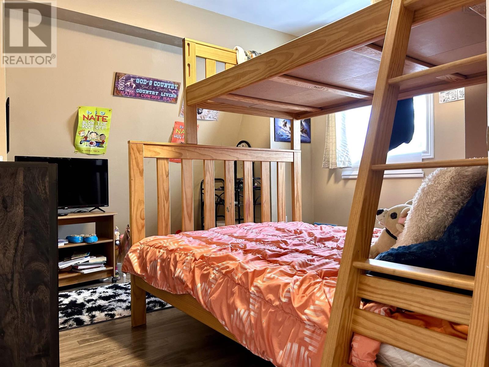 Property 27 of 48 of 60 Cowan Street