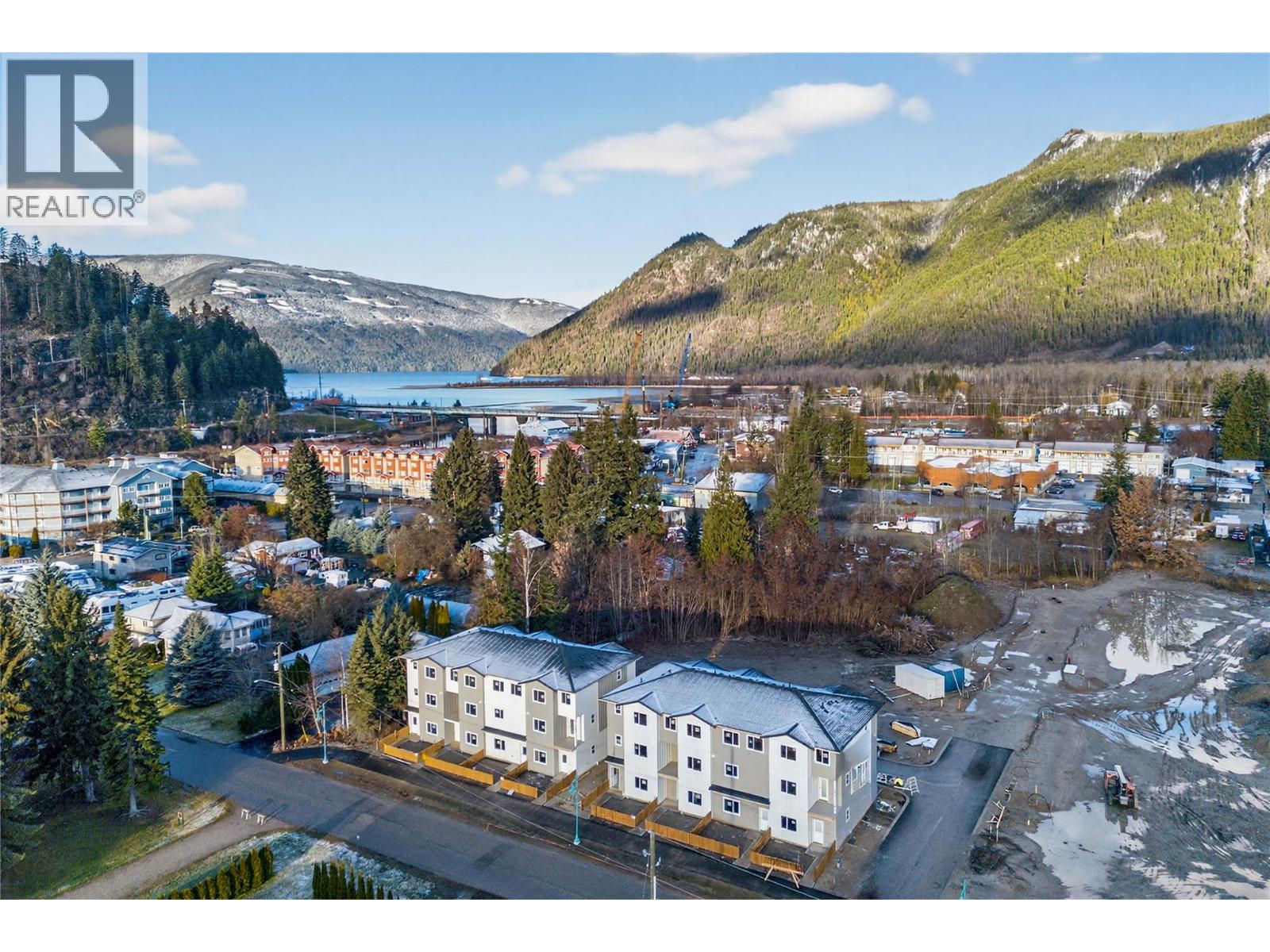 1 222 Temple Street, Sicamous