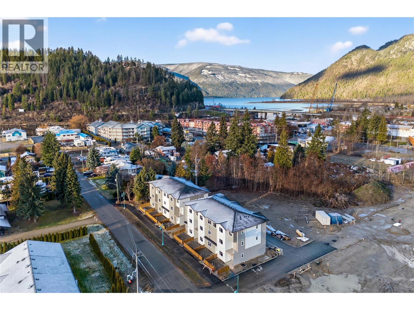 1 222 Temple Street, Sicamous