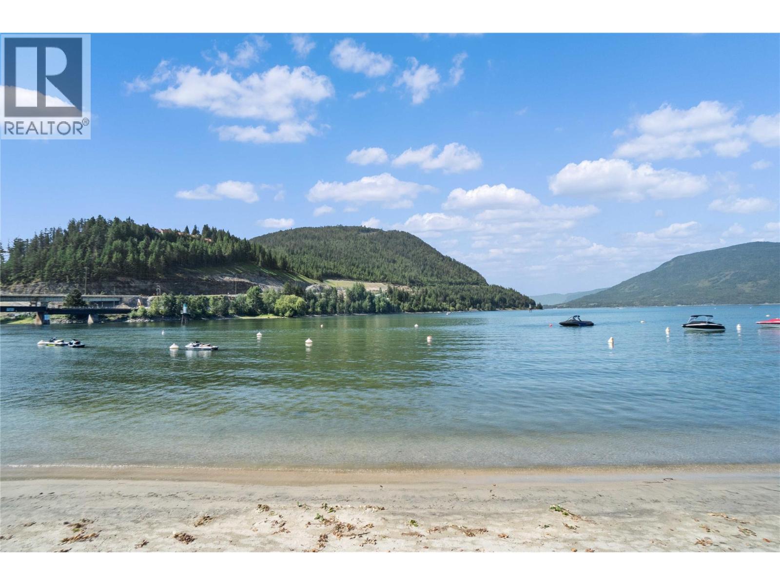 1 222 Temple Street, Sicamous