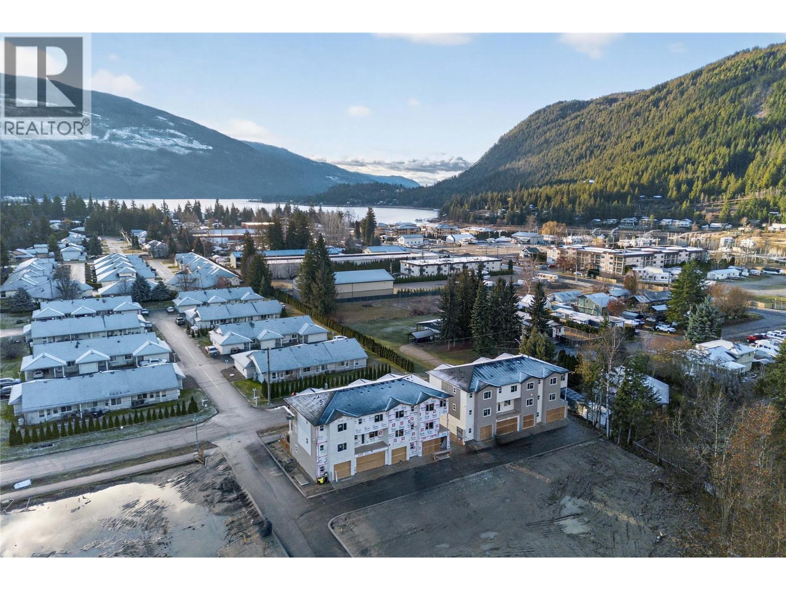 1 222 Temple Street, Sicamous