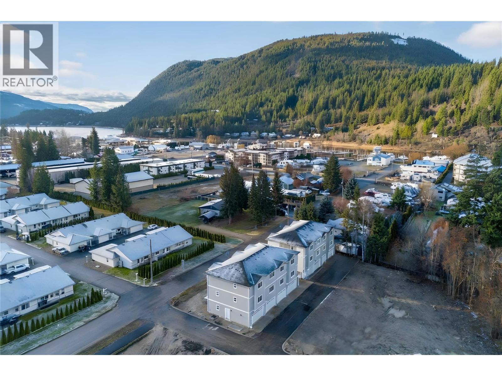 1 222 Temple Street, Sicamous