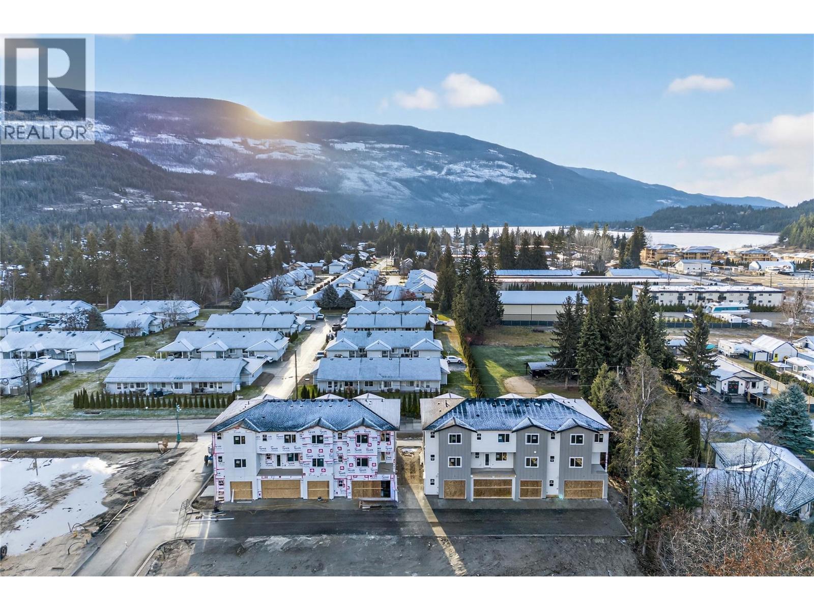 1 222 Temple Street, Sicamous