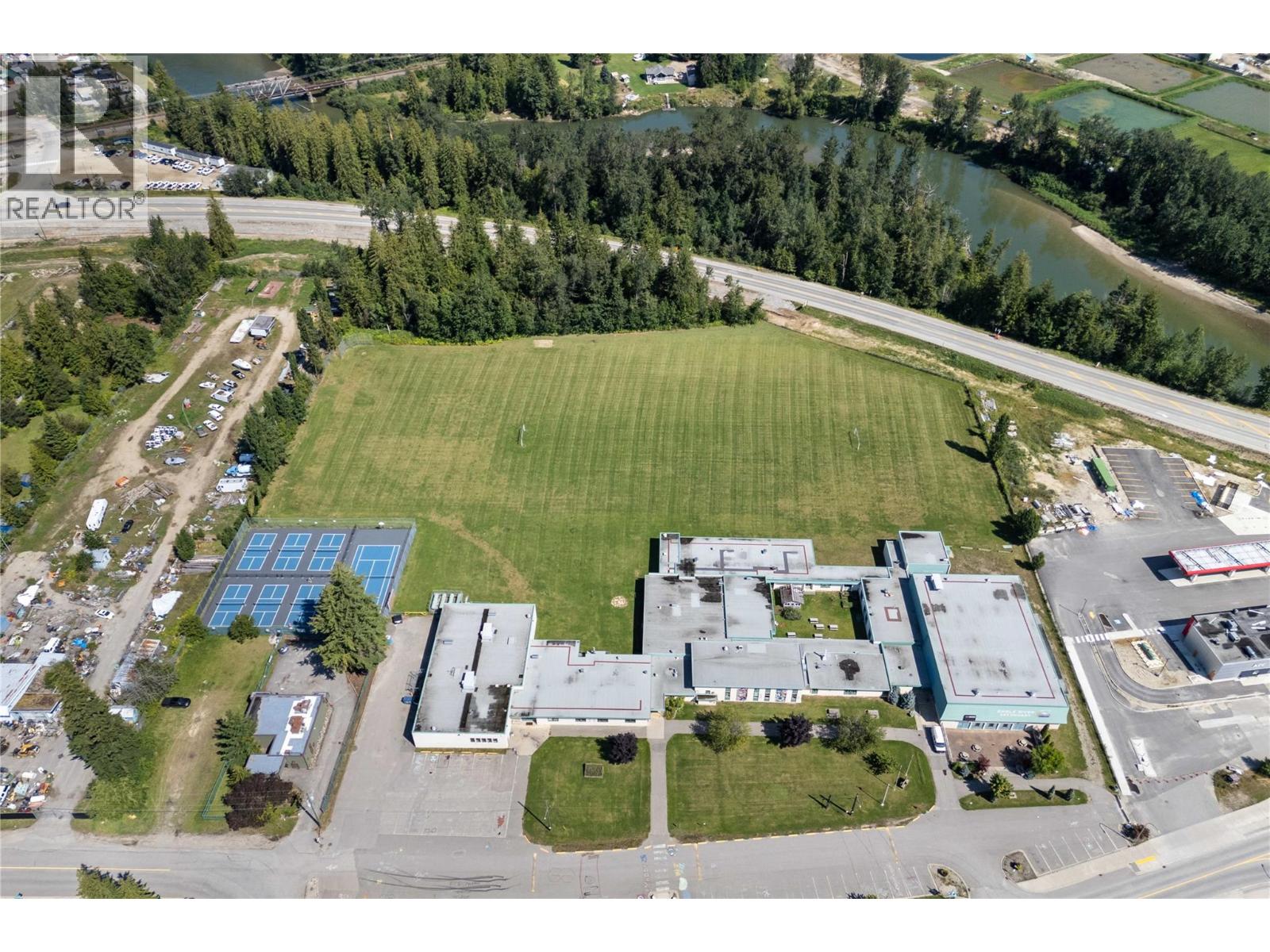 1 222 Temple Street, Sicamous